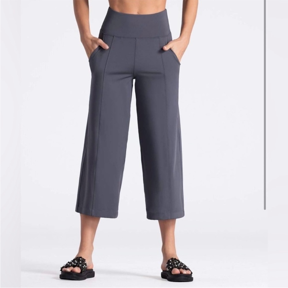 The Gym People High Waist Cropped Yoga Pants with Pockets and Tummy Control - Picture 2 of 3